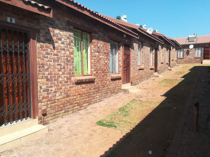 2 Bedroom Property for Sale in Olievenhoutbosch Gauteng