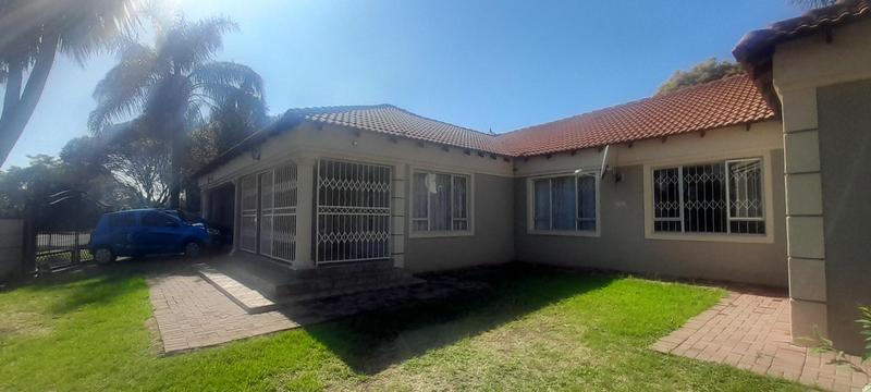 4 Bedroom Property for Sale in Wierda Park Gauteng