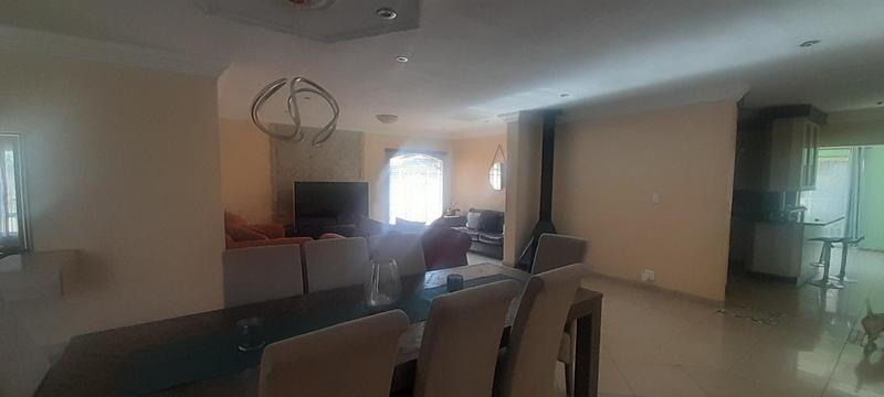 4 Bedroom Property for Sale in Wierda Park Gauteng