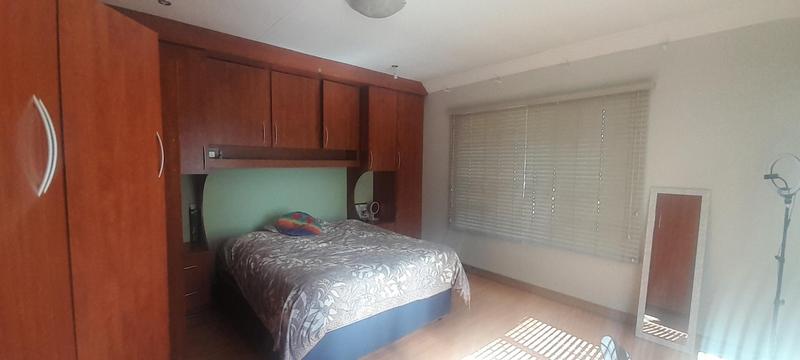 4 Bedroom Property for Sale in Wierda Park Gauteng