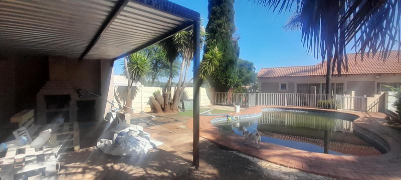 4 Bedroom Property for Sale in Wierda Park Gauteng