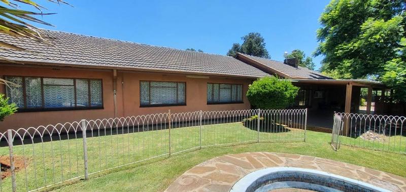 To Let 4 Bedroom Property for Rent in Greenhills Gauteng