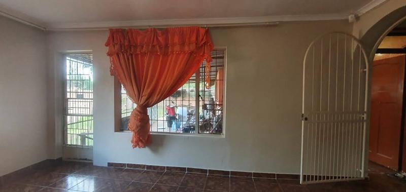 To Let 4 Bedroom Property for Rent in Greenhills Gauteng