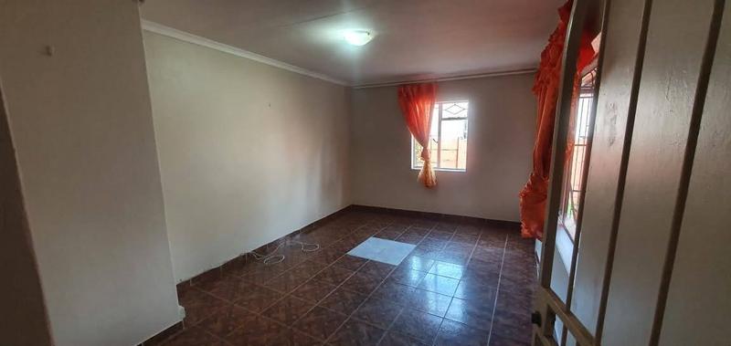 To Let 4 Bedroom Property for Rent in Greenhills Gauteng