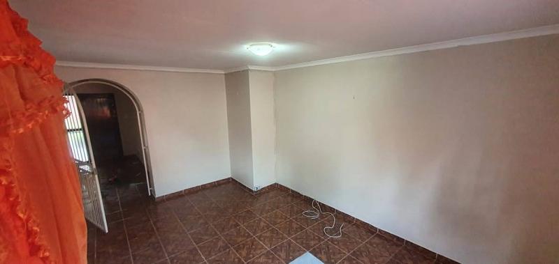 To Let 4 Bedroom Property for Rent in Greenhills Gauteng