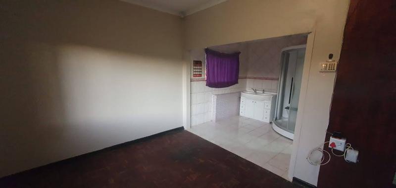 To Let 4 Bedroom Property for Rent in Greenhills Gauteng