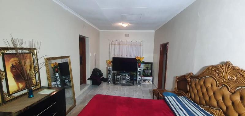 To Let 4 Bedroom Property for Rent in Greenhills Gauteng