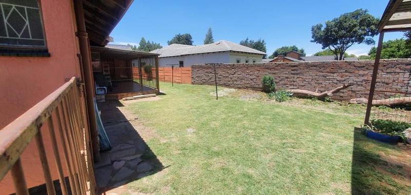 To Let 4 Bedroom Property for Rent in Greenhills Gauteng