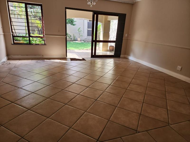 2 Bedroom Property for Sale in Sunninghill Gauteng