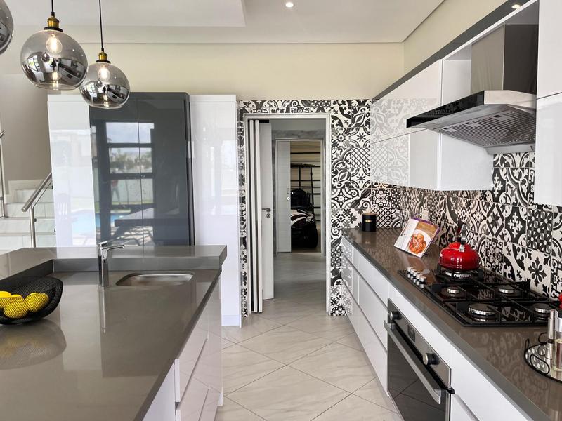 5 Bedroom Property for Sale in Midstream Heights Gauteng