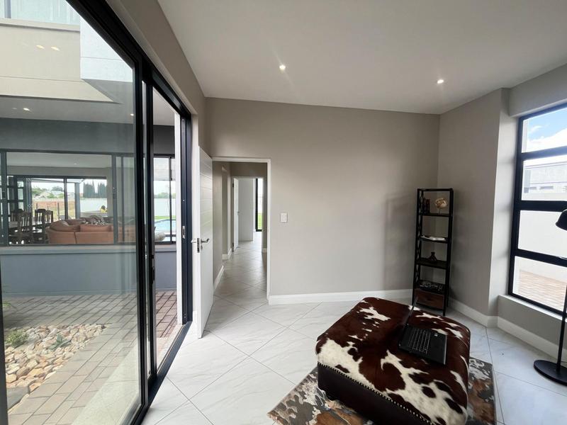 5 Bedroom Property for Sale in Midstream Heights Gauteng