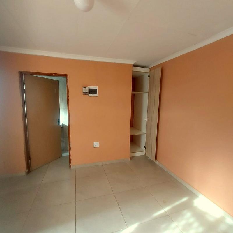 2 Bedroom Property for Sale in Protea Glen Gauteng