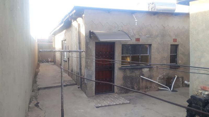 4 Bedroom Property for Sale in Dhlamini Gauteng