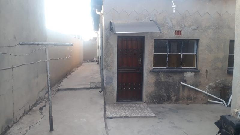 4 Bedroom Property for Sale in Dhlamini Gauteng