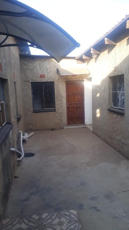 4 Bedroom Property for Sale in Dhlamini Gauteng