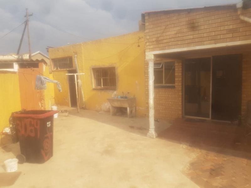 4 Bedroom Property for Sale in Emdeni Gauteng