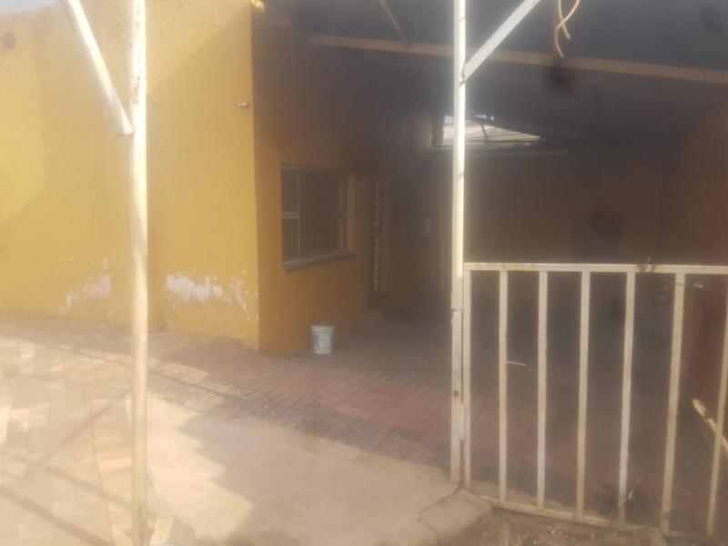 4 Bedroom Property for Sale in Emdeni Gauteng