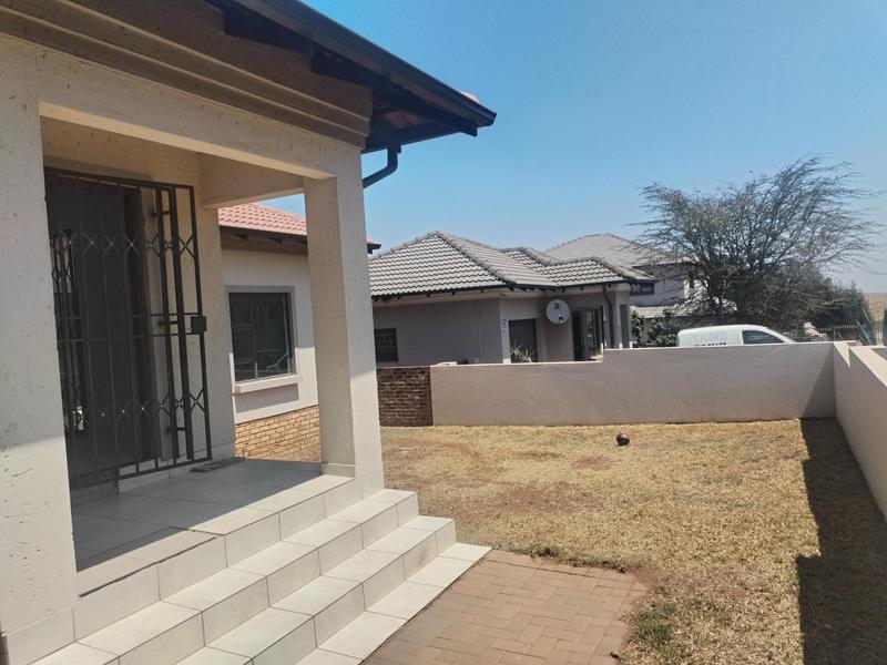 3 Bedroom Property for Sale in Wildtuinpark Gauteng