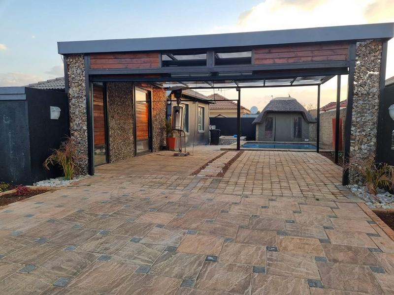 2 Bedroom Property for Sale in Dawn Park Gauteng