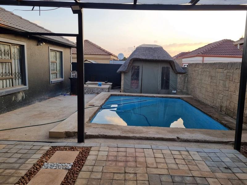 2 Bedroom Property for Sale in Dawn Park Gauteng