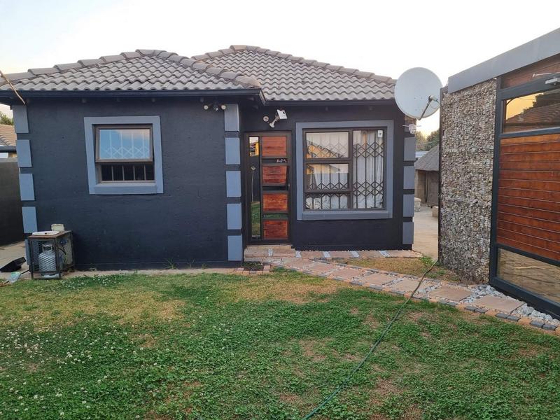 2 Bedroom Property for Sale in Dawn Park Gauteng