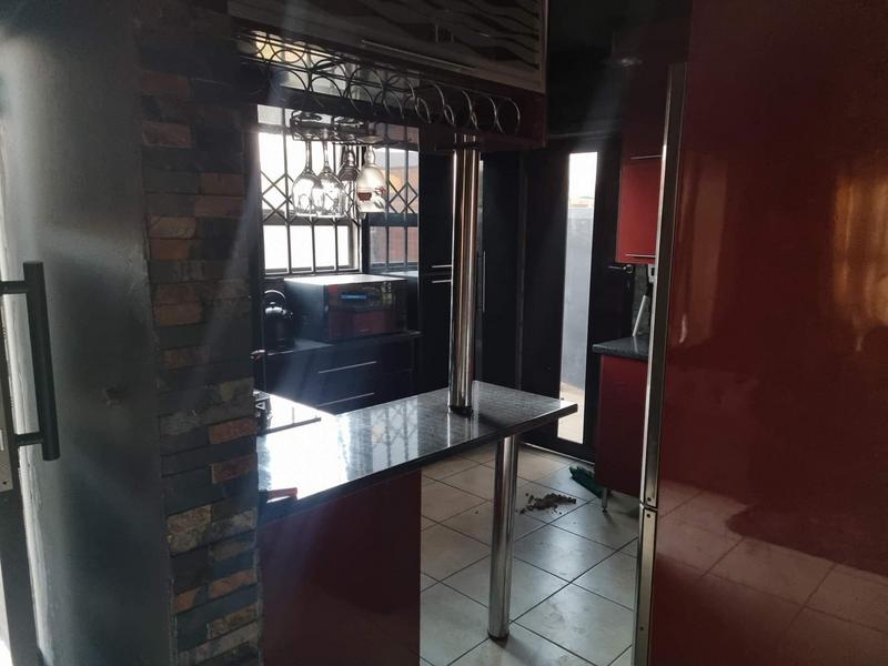 2 Bedroom Property for Sale in Dawn Park Gauteng