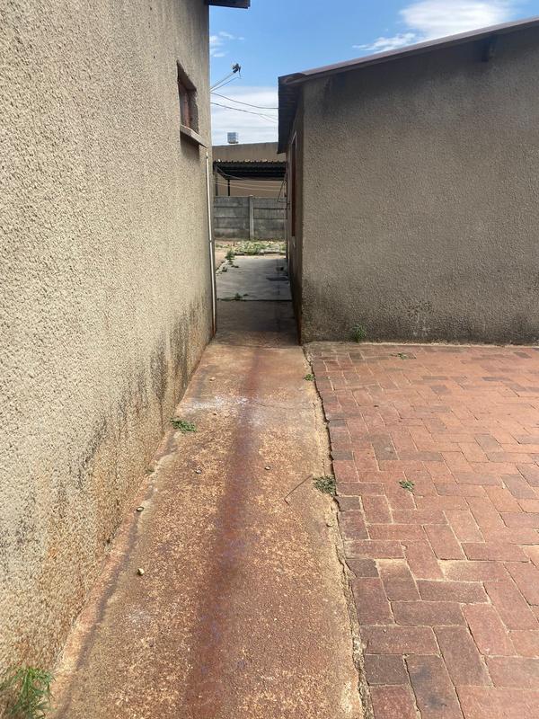 6 Bedroom Property for Sale in Kwa Thema Gauteng