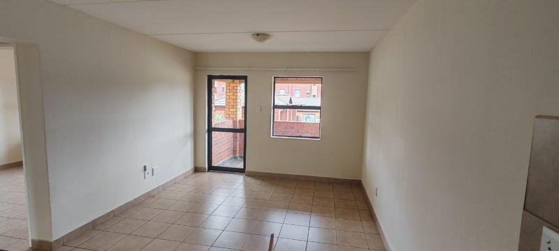 To Let 2 Bedroom Property for Rent in Olifantsvlei Gauteng