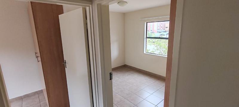 To Let 2 Bedroom Property for Rent in Olifantsvlei Gauteng