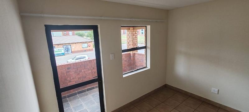 To Let 2 Bedroom Property for Rent in Olifantsvlei Gauteng