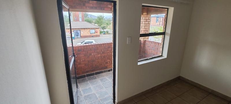 To Let 2 Bedroom Property for Rent in Olifantsvlei Gauteng