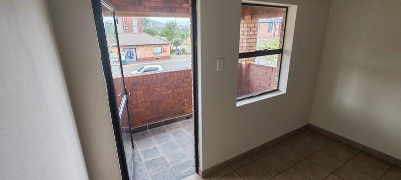 To Let 2 Bedroom Property for Rent in Olifantsvlei Gauteng