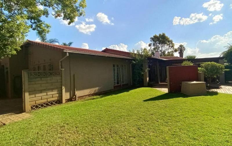 5 Bedroom Property for Sale in Brackendowns Gauteng