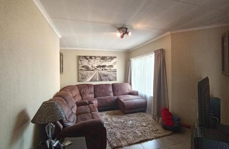 5 Bedroom Property for Sale in Brackendowns Gauteng