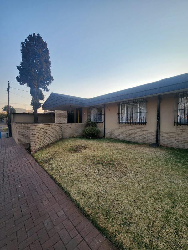 4 Bedroom Property for Sale in Laudium Gauteng