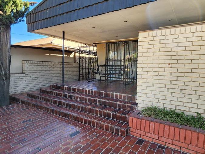 4 Bedroom Property for Sale in Laudium Gauteng