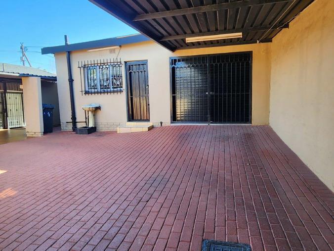 4 Bedroom Property for Sale in Laudium Gauteng