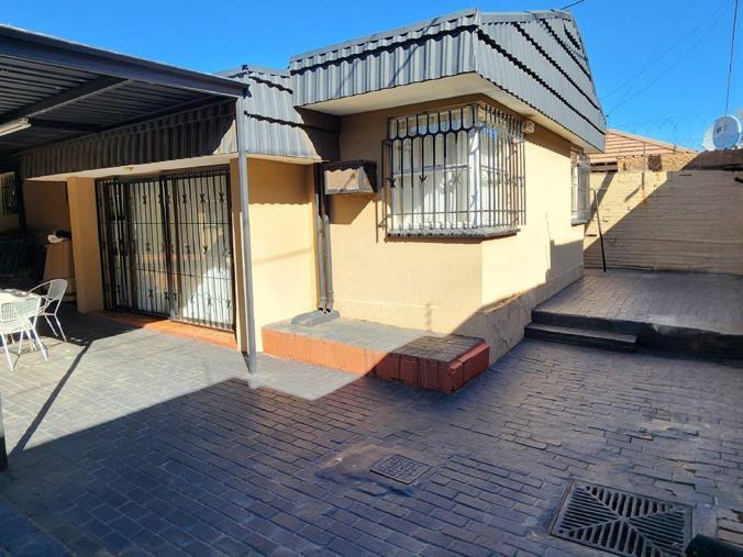 4 Bedroom Property for Sale in Laudium Gauteng