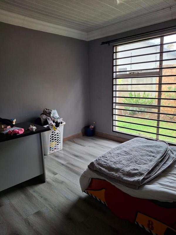 4 Bedroom Property for Sale in Glenvista Ext 4 Gauteng