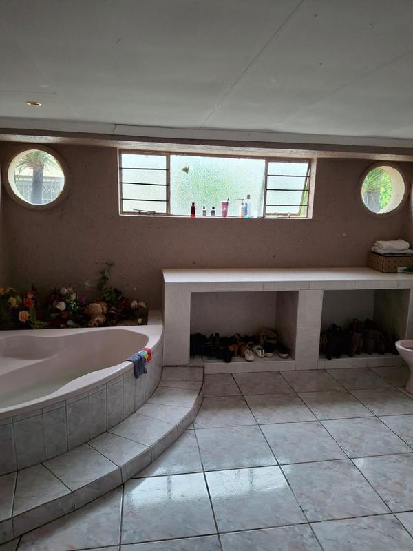 4 Bedroom Property for Sale in Glenvista Ext 4 Gauteng