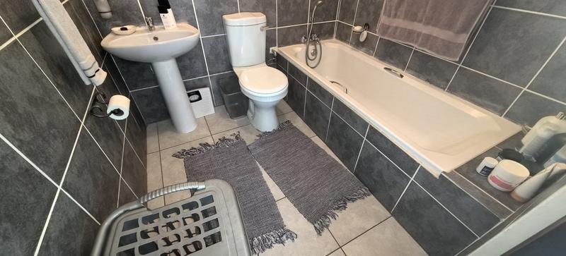 5 Bedroom Property for Sale in Mindalore Gauteng