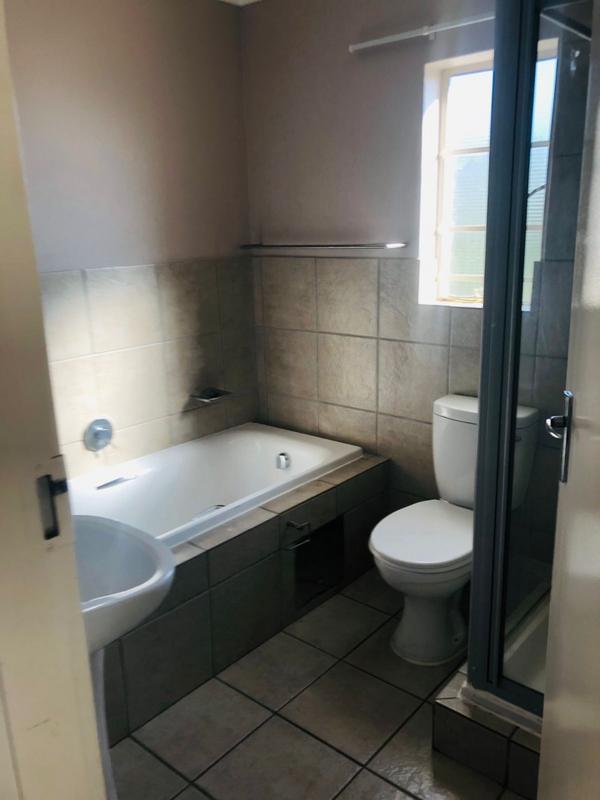 To Let 2 Bedroom Property for Rent in Die Hoewes Gauteng