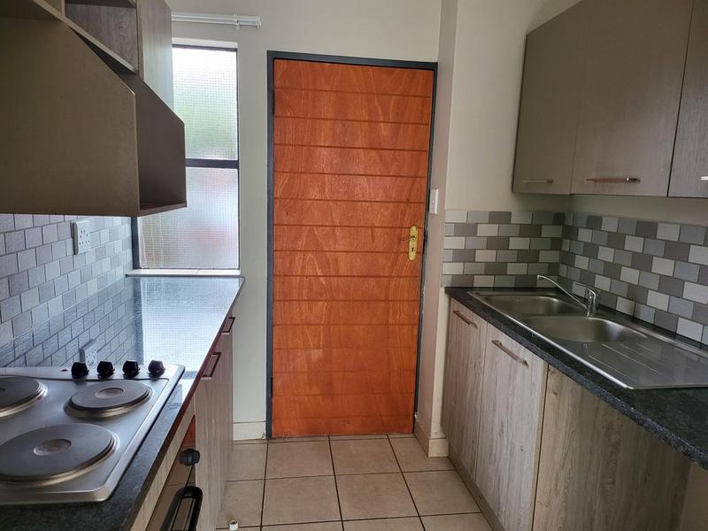 To Let 2 Bedroom Property for Rent in Waverley Gauteng