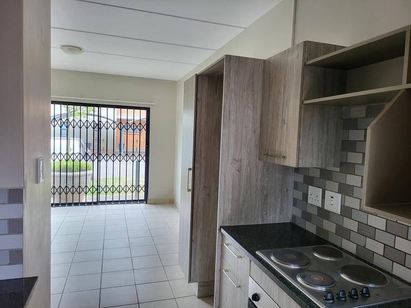 To Let 2 Bedroom Property for Rent in Waverley Gauteng