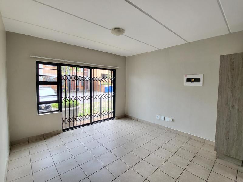 To Let 2 Bedroom Property for Rent in Waverley Gauteng