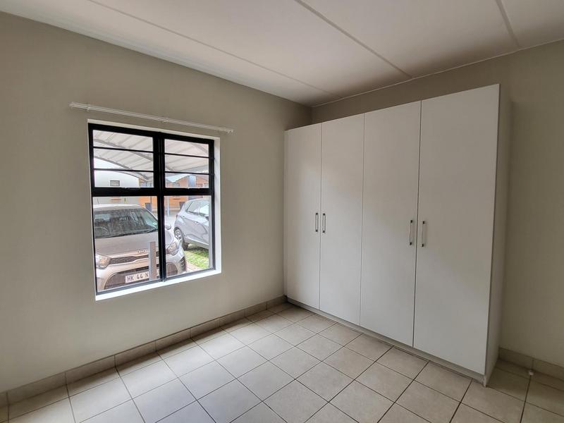 To Let 2 Bedroom Property for Rent in Waverley Gauteng