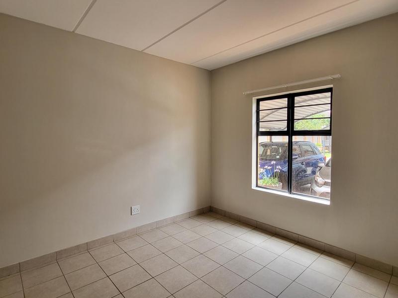 To Let 2 Bedroom Property for Rent in Waverley Gauteng