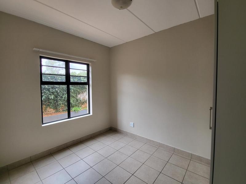 To Let 2 Bedroom Property for Rent in Waverley Gauteng