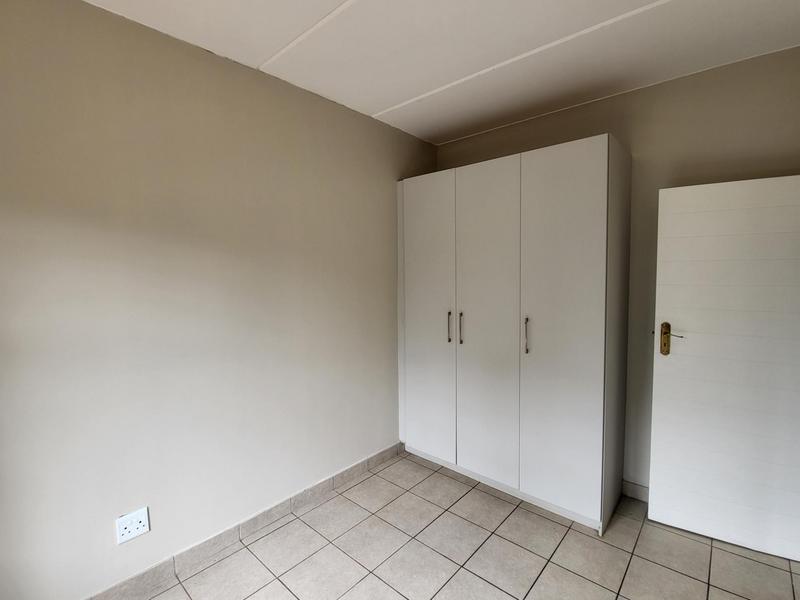 To Let 2 Bedroom Property for Rent in Waverley Gauteng