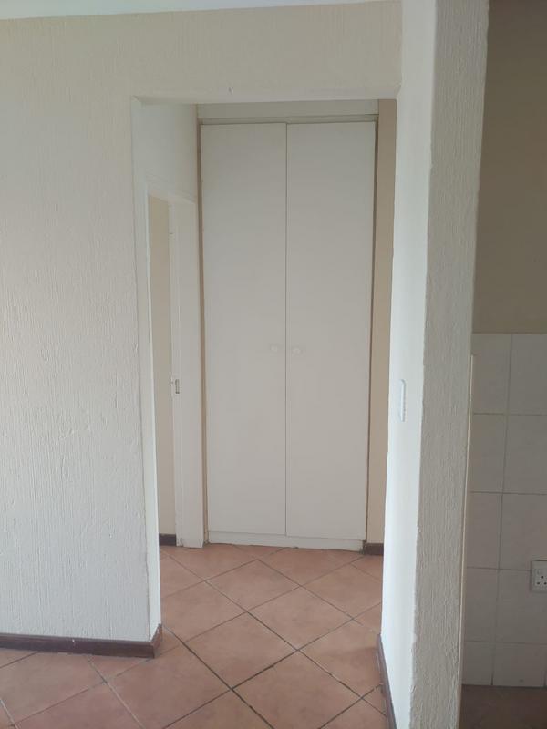 To Let 2 Bedroom Property for Rent in Honeypark Gauteng